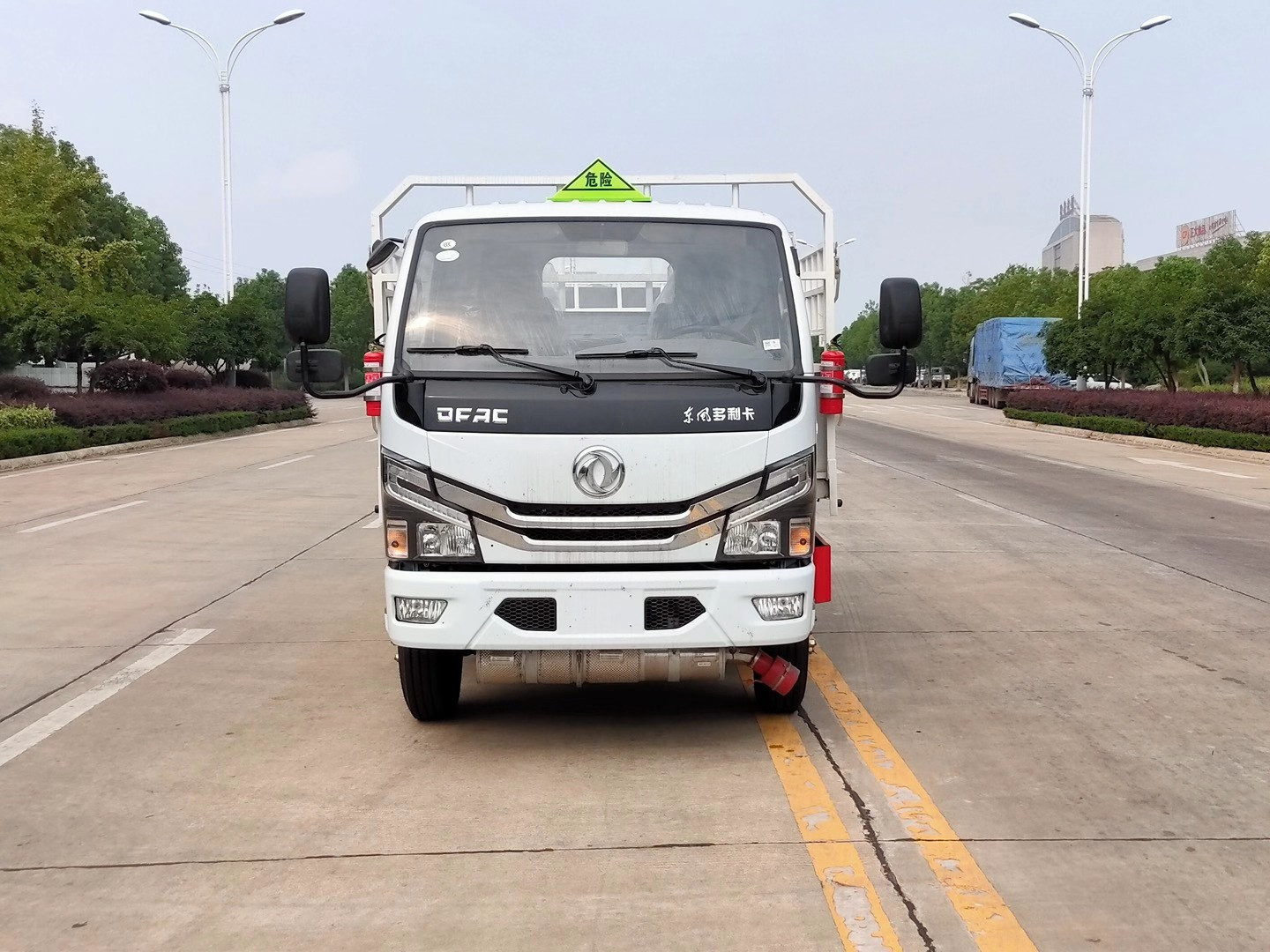 东风多利卡4.2米（大额载）国六气瓶运输车