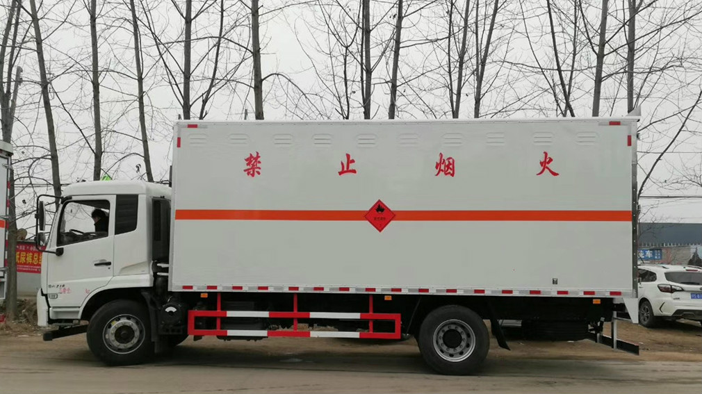 天锦6.2/6.6/6.8米（国六）3类易燃液体厢式运输车