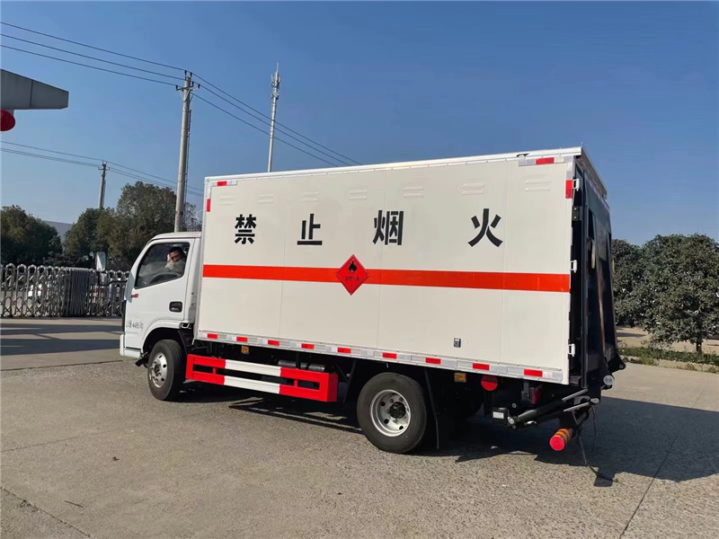 东风D6多利卡4.17米（蓝牌）易燃气体危险品运输车