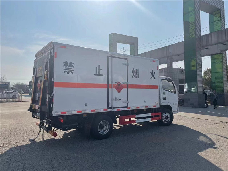 东风D6多利卡4.17米（蓝牌）易燃气体危险品运输车