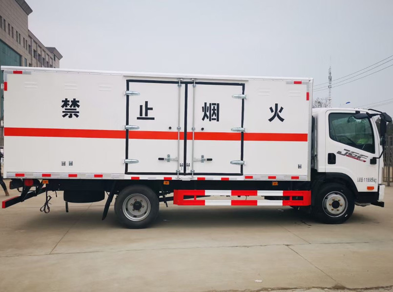 解放J6F/虎VN5.2/5.5米（国六）危货车