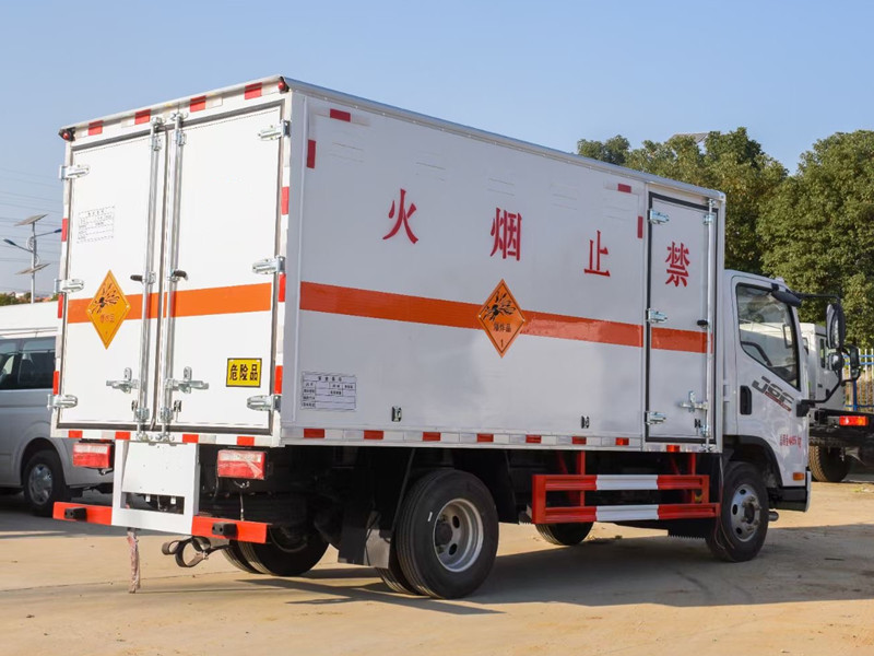 解放4.15米（蓝牌）国六1类爆破器材运输车