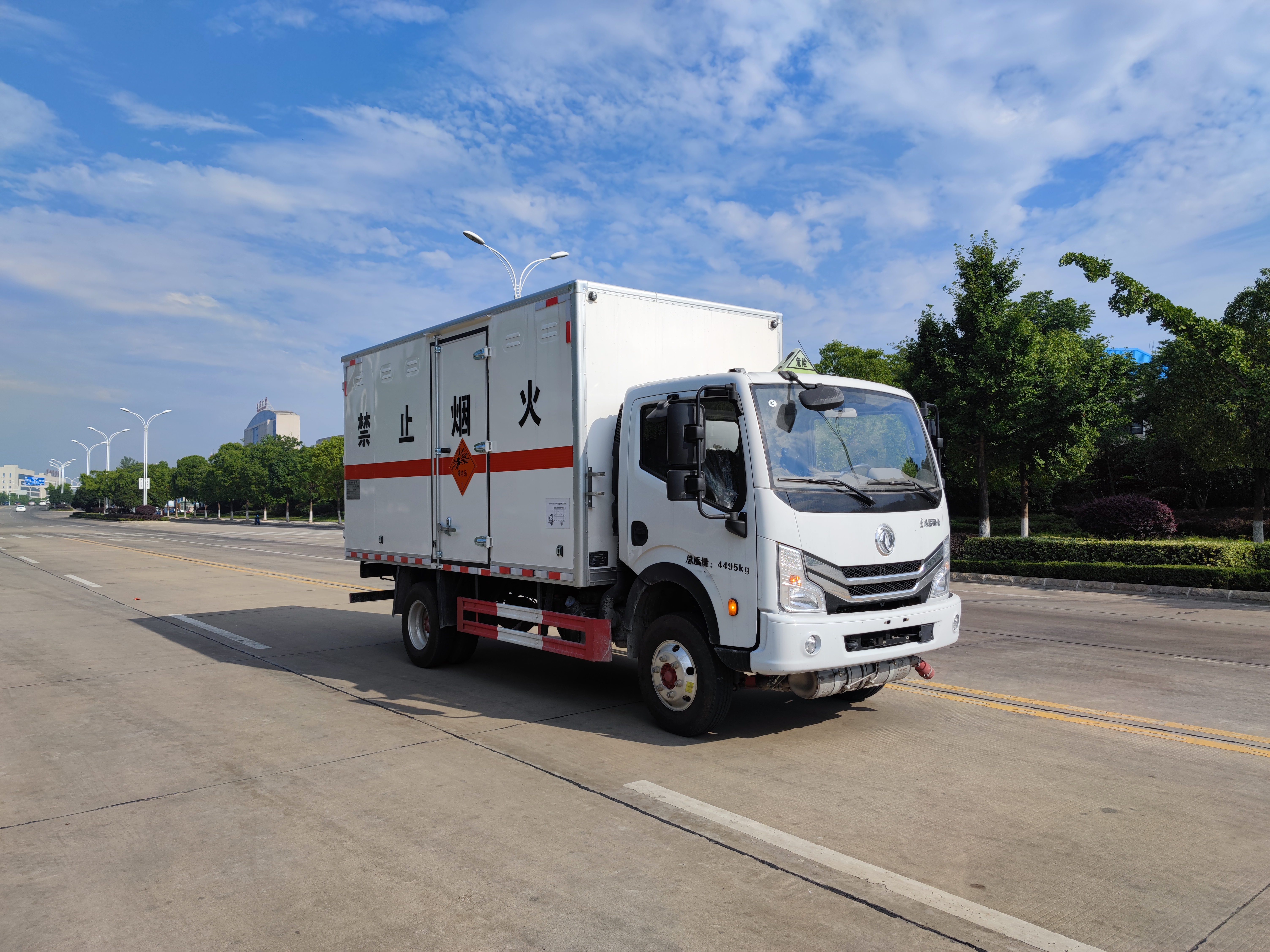 东风D6多利卡4.2米（超大额载）国六危险品运输车