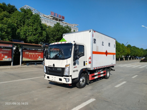重汽豪沃4.2米（蓝牌）1类国六爆破器材厢式运输车