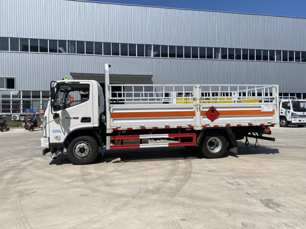 福田奥铃5.2米(国六)2类气瓶运输车